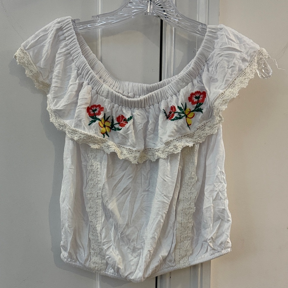 Tucker + Tate White Floral Embroidered Blouse